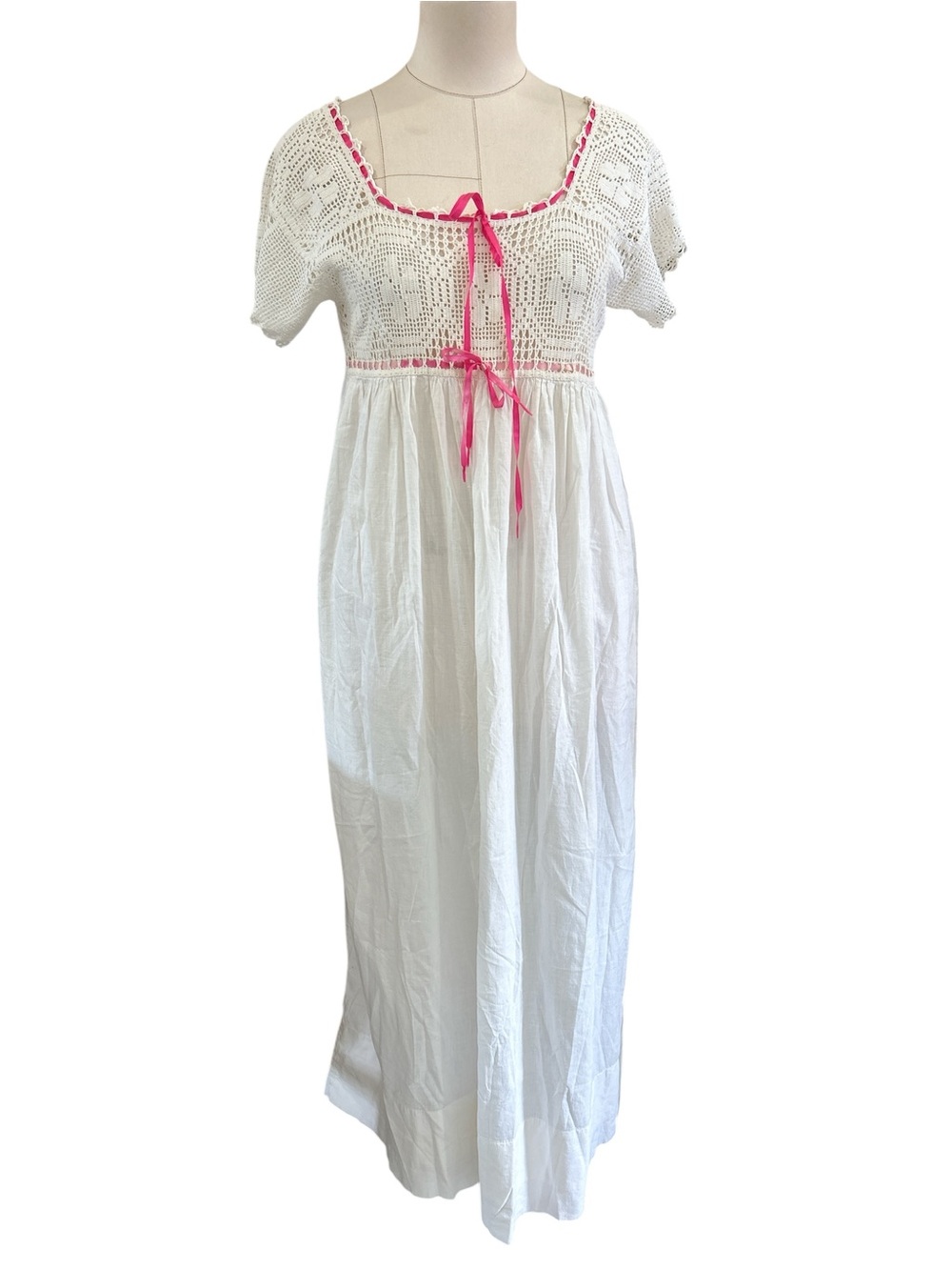 Antique Edwardian cotton lace 
embroidered short sleeve gown, white small